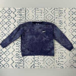 Cozy Blue Crewneck Sweater with Plush Texture